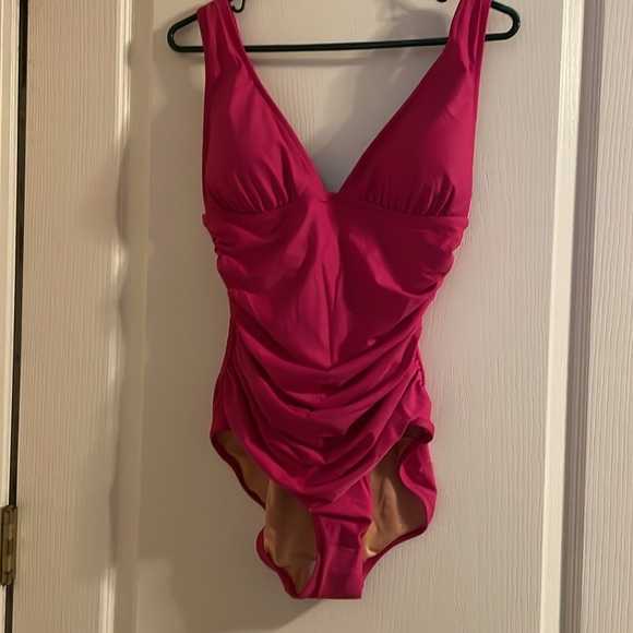 NWT J. Crew‎ Ruched V-neck One-Piece Magenta Orchid 4 Beach Vacation Resort - Picture 1 of 7